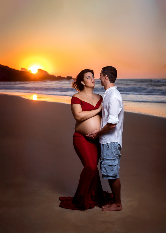 Ensaio de gestante na praia ao nascer do sol/Prainha/RJ