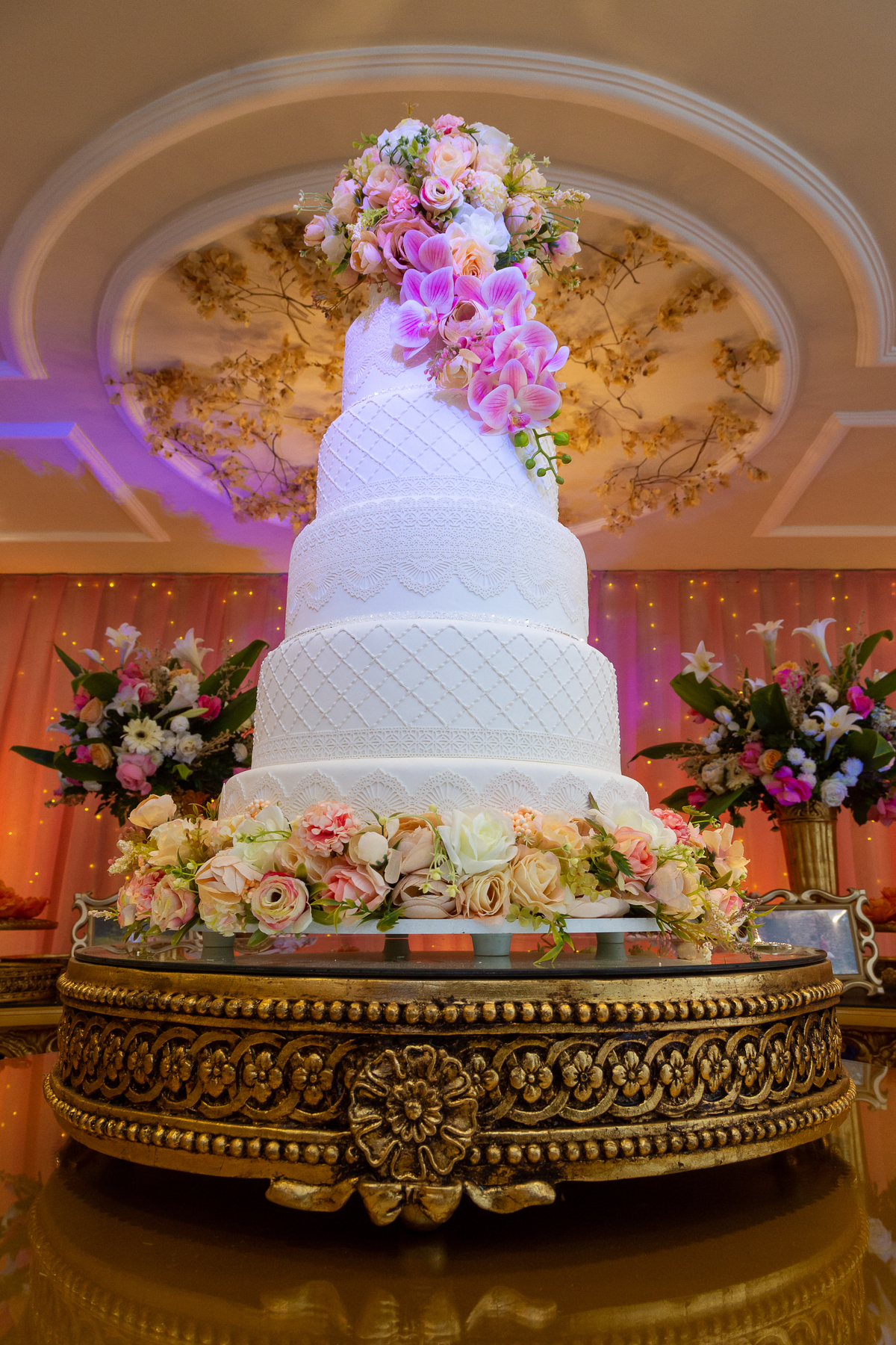 bolo tradicional decorado em casamento de Diego e Carol em casa de festas iris supreme-bangu-rj
