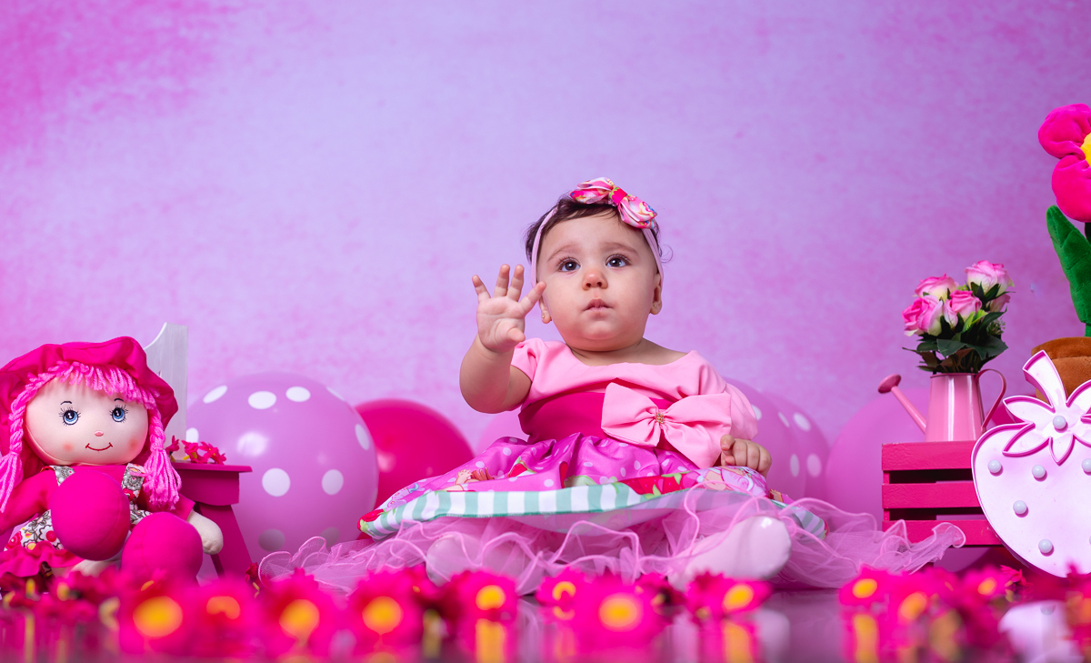 fotografia  infantil ensaio-em estúdio temático-moranguinho baby-rj