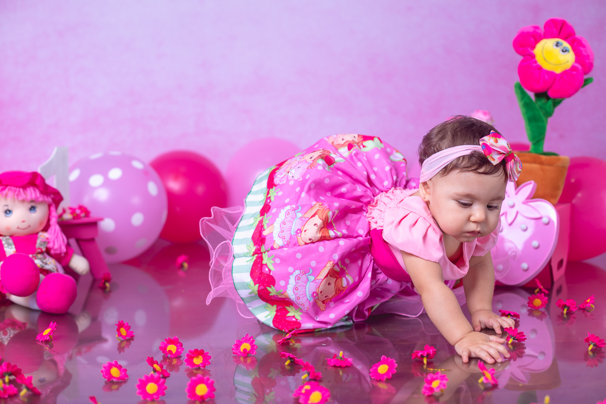 fotografia de criança-ensaio infantil em estúdio-moranguinho baby