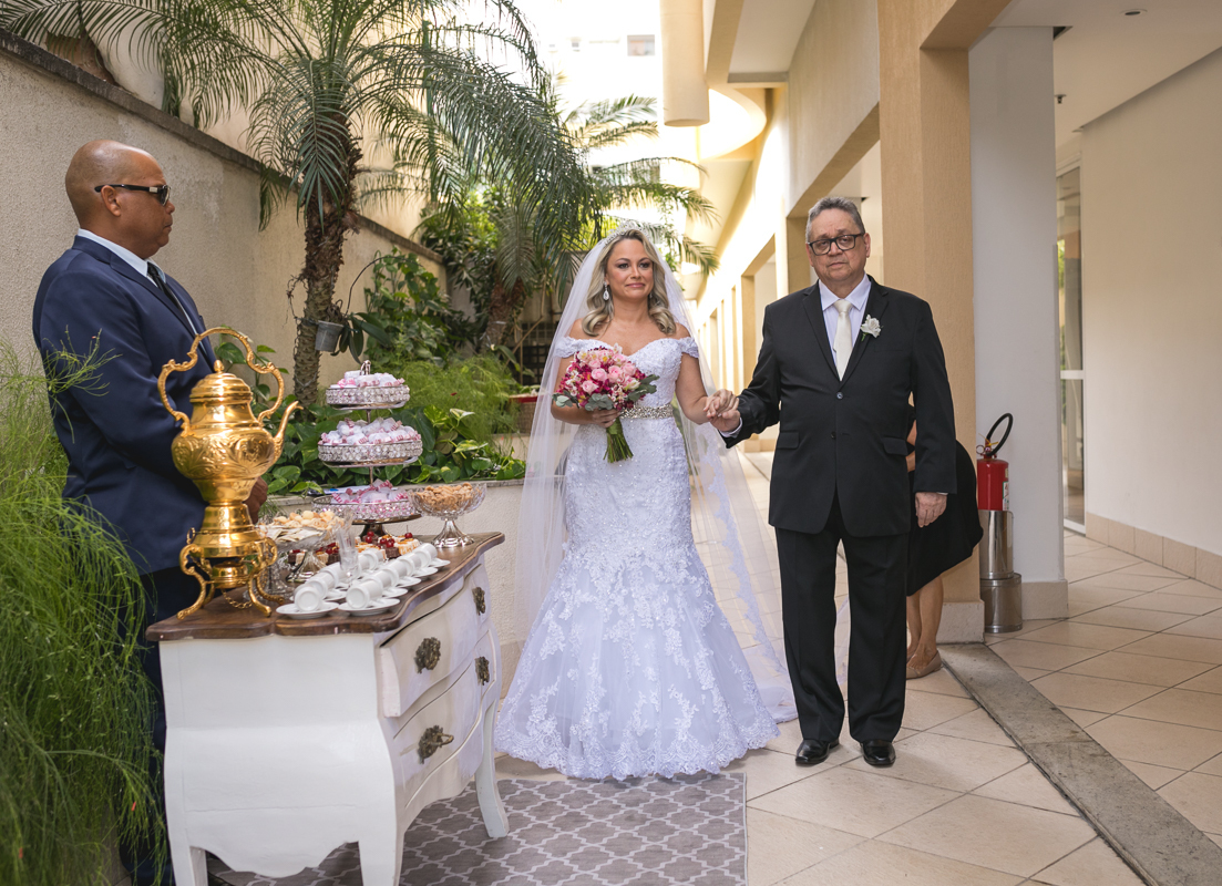 noiva entrando em seu mini wedding-play-botafpgo