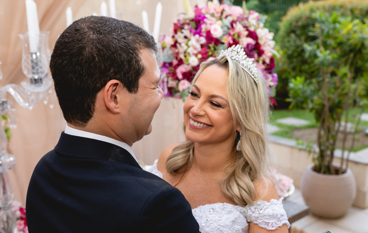 noivos posando para fotos em sua festa de casamento-botafogo-rj