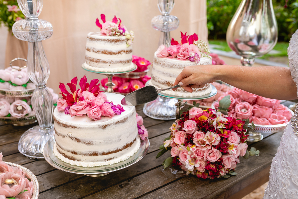 mini wedding-bolo naked-noivos cortando-rj