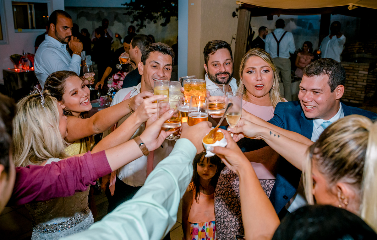 brinde convidados e noivos em mini wedding-rj