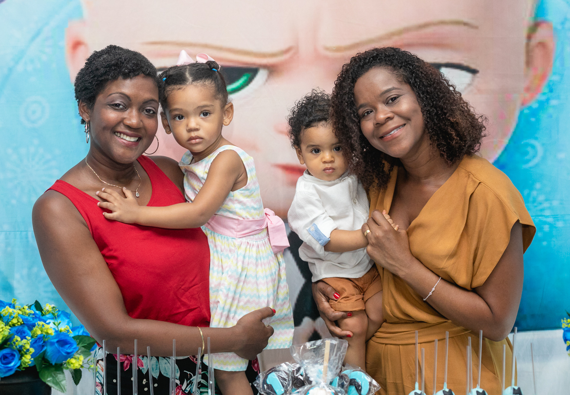 fotografia de família em casa de festas Tude World