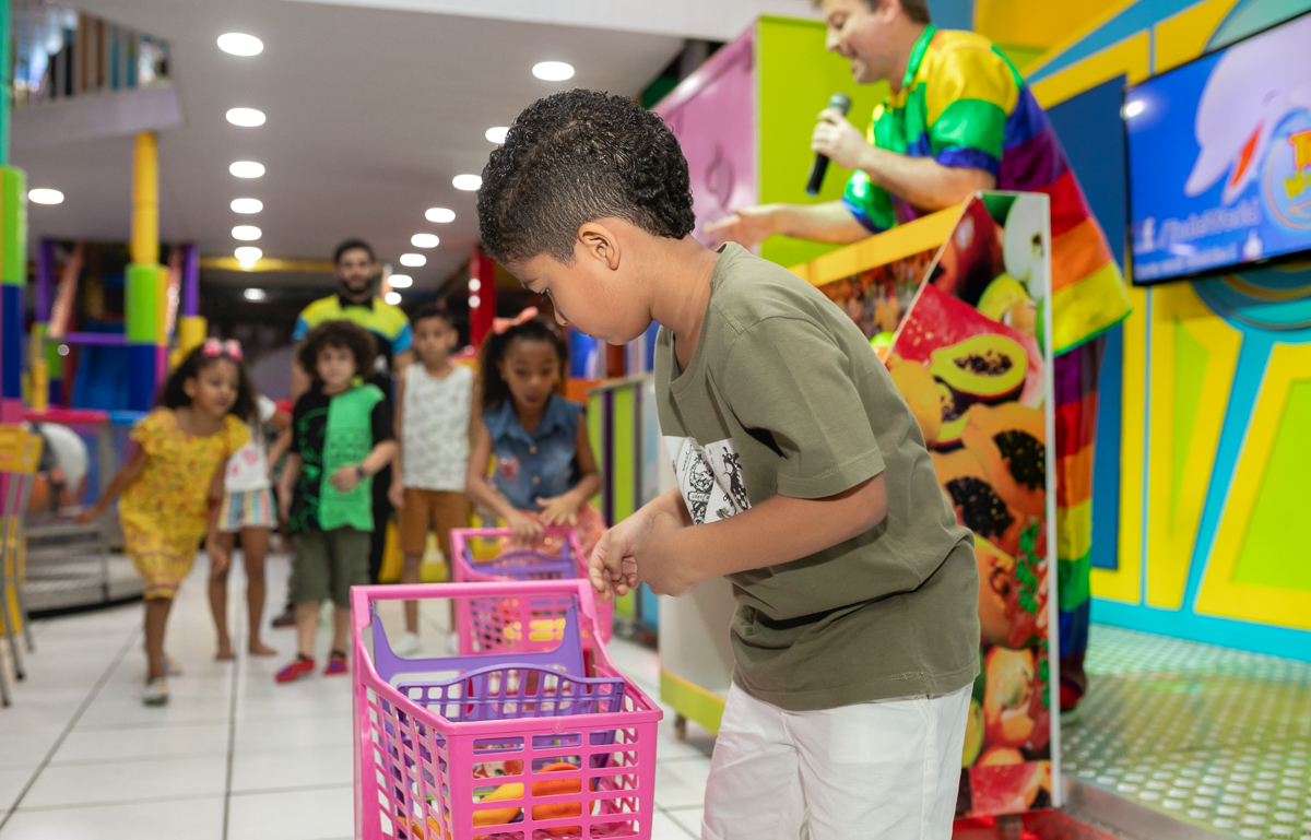brincadeira em festa de 1 ano do Matheus  em casa de festas Tude World