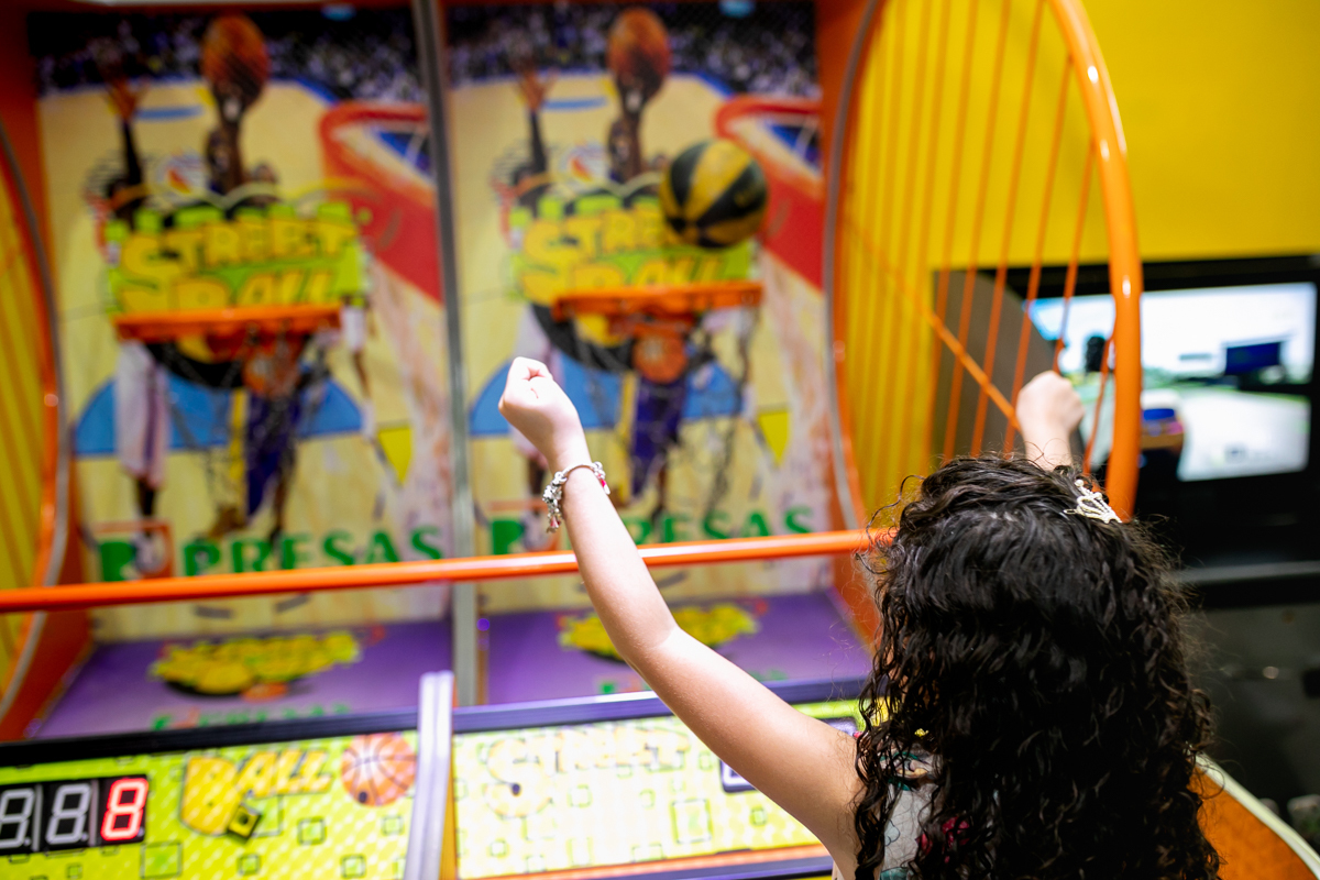 basquete em casa de festas em Tude World