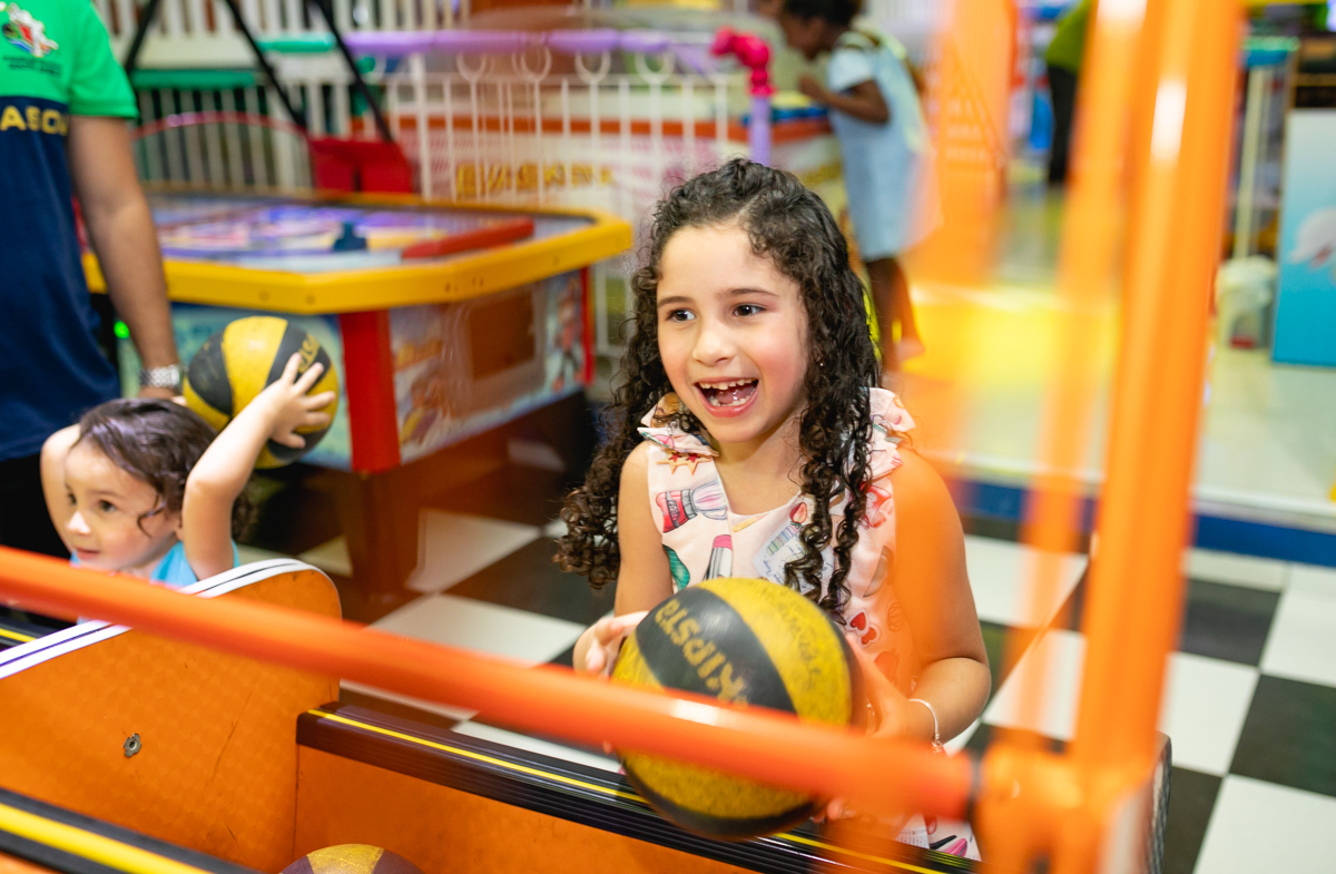 brincadeiras -crianças--animação festa infantil de 1ano em casa de festas Tude World
