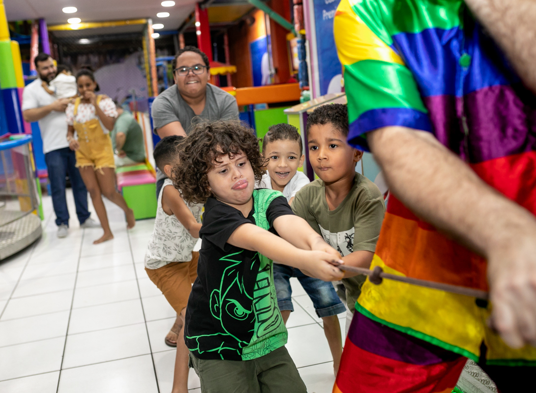 animação com crianças em aniversário de 1 ano-em casa de festas Tude World