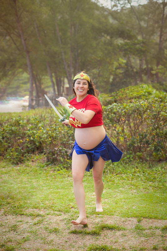 ensaio fotográfico de gestante  fantasiada criativo-praia-grumari-rj