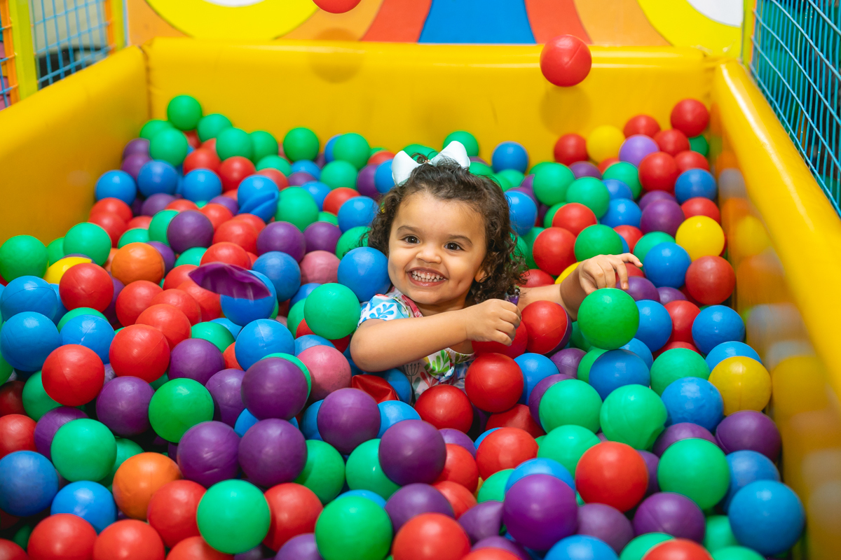 piscina de bolinhas em casa de festas -casa de festas brincadeira e coisa seria-festa infantil