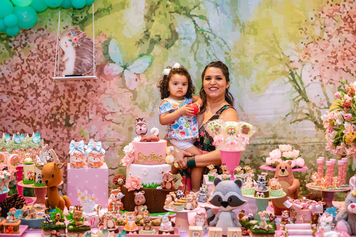 mesa luxuosa tema woodland-bolo pasta americana-personalizados de luxo-casa de festa brincadeira é coisa séria