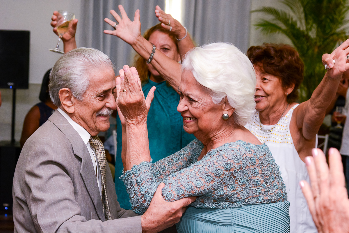 noivos dançando em sua bodas de ouro-tijuca-rj