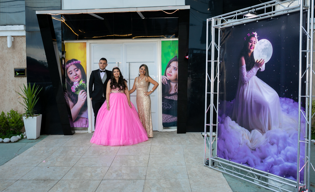 debutante faz pode em sua festa no salão mesopotâmia-rua Istambul-bangu