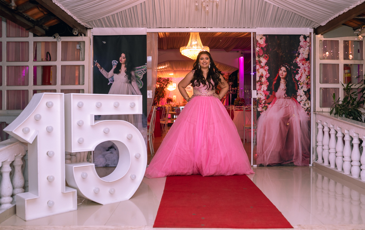 festa de XV anos debutante Carol em casa de festas mesopotâmia-bangu/rj