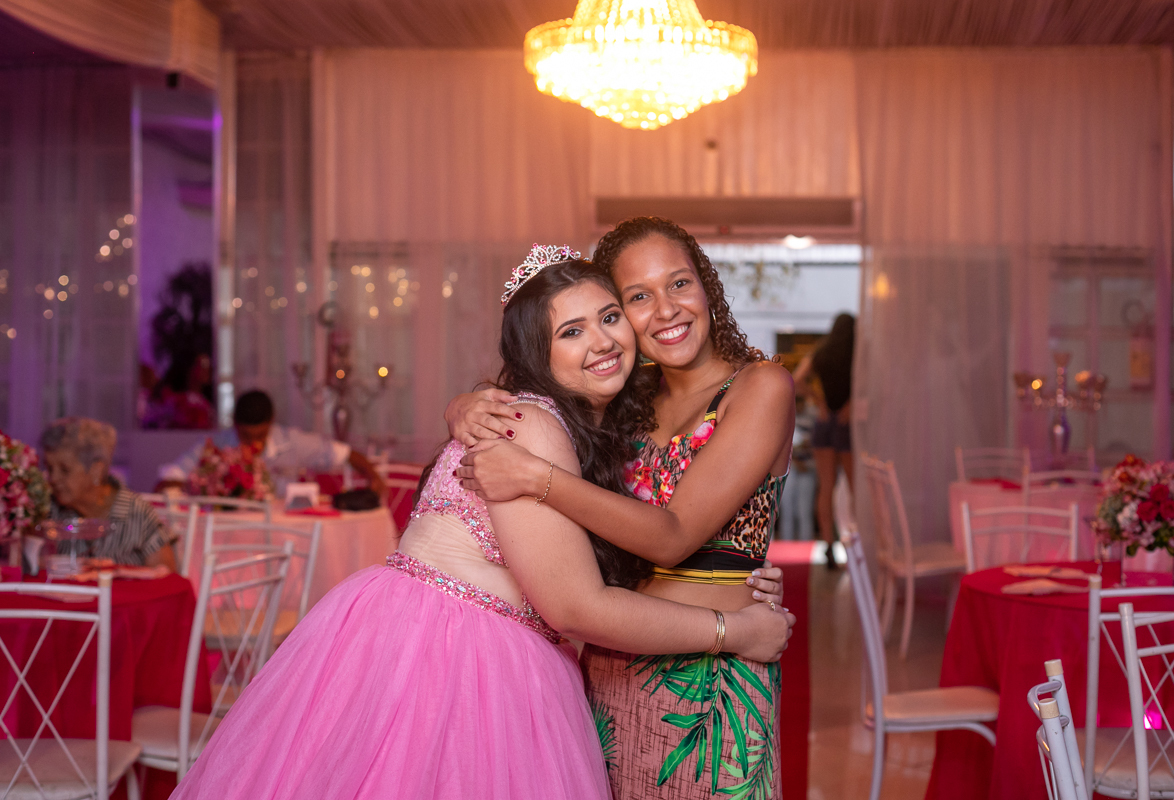 abraço carinho em sua professora-aniversário 15 anos da  Carol-em mesopotâmia casa de festas-rj