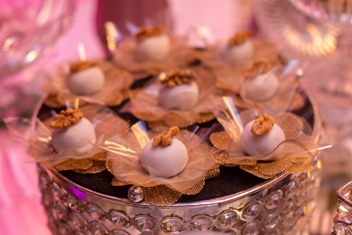 doces finos em decoração no aniversário de 15 naos da Carol em casa de festas mesopotâmia/bangu-rj