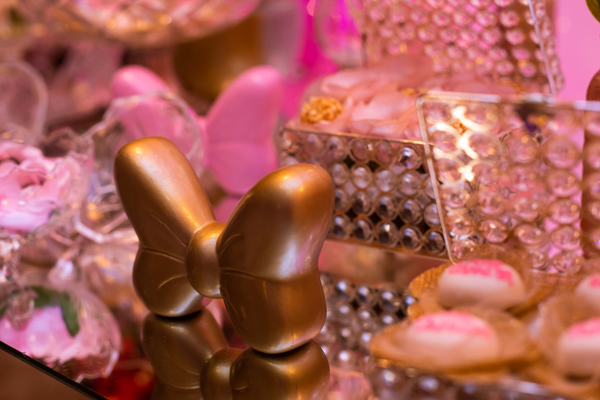 decoração luxo em mesa no aniversário de 15 naso