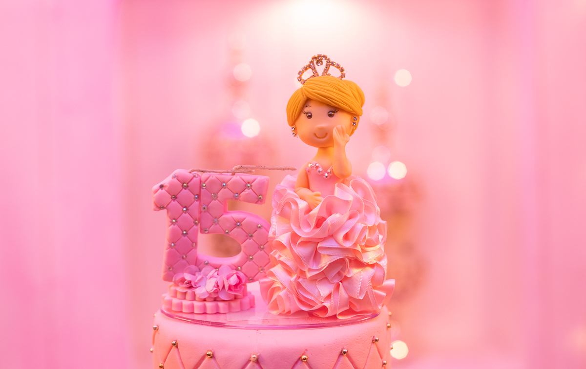 topo de bolo em festa de 15 anos Carol em casa de festas mesopotâmia-rj-bangu