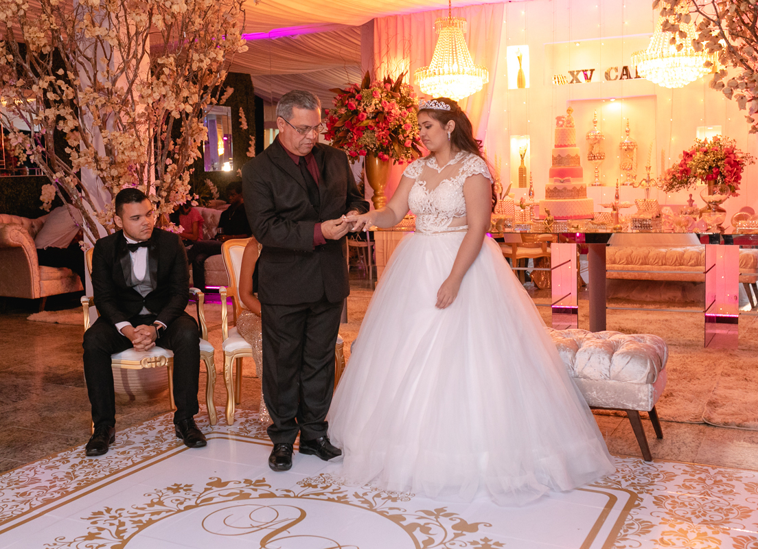 momento da valsa dos 15 anos com seu tio em mesopotâmia-casa de festas/rj