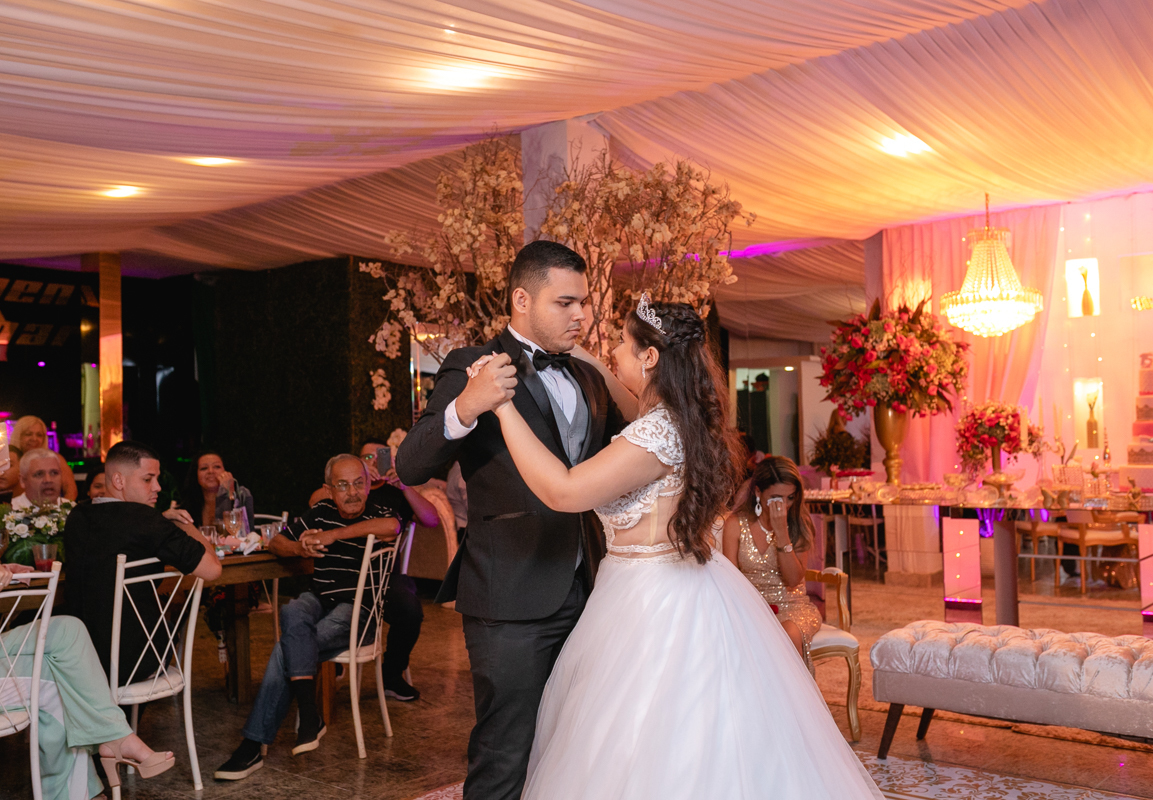 valsa com irmão no aniversário Carol em mesopotâmia casa de festas/mesopotâmia-rj