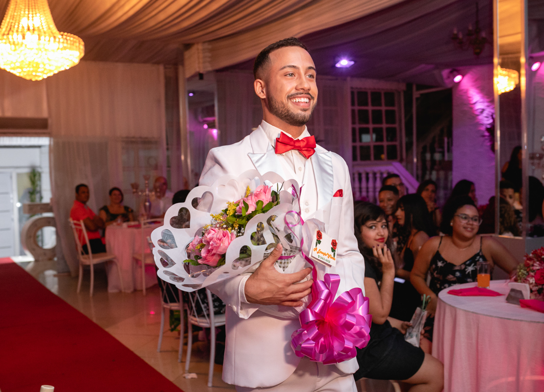 príncipe em festa de aniversário de 15 anos da Carol em casa de festas-mesopotâmia