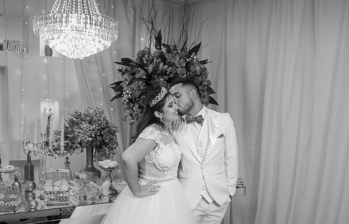 beijo do príncipe em debutante em aniversário de 15 anos realizado no Mesopotâmia casa de festas-rua Istambul-rj