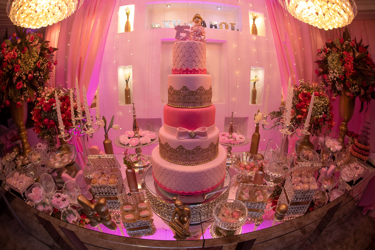 mesa decorada-casa de festas mesopotâmia-15 anos da carol/ bangu