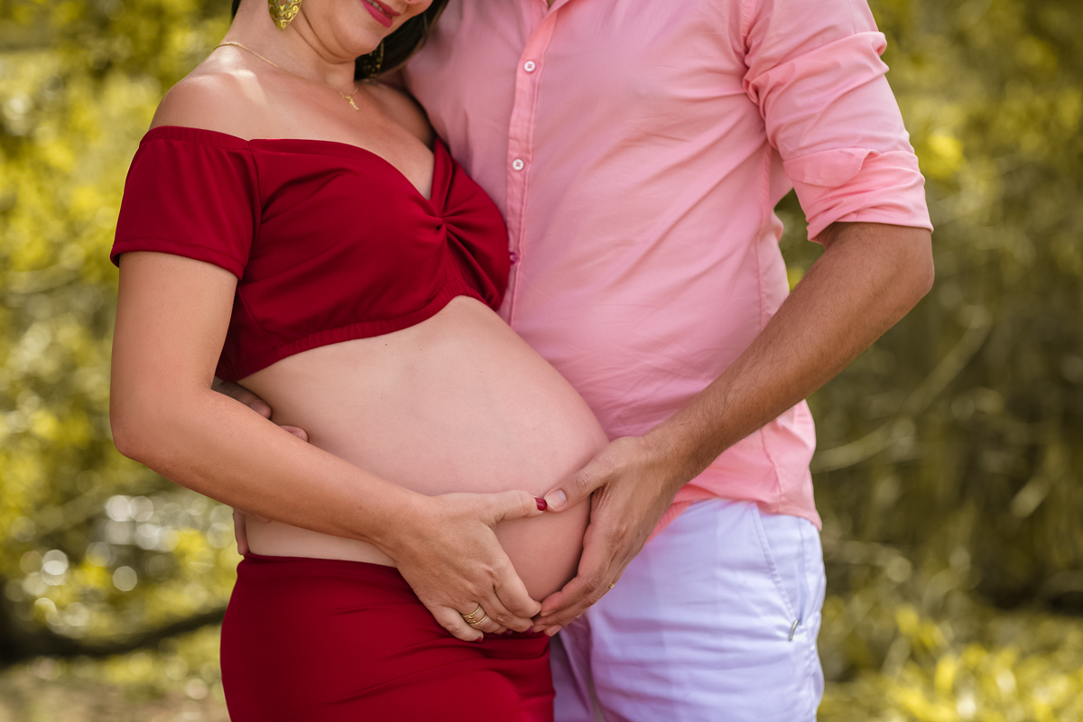 harmonia entre casal em ensaio de gestante externo na praia em mangaratiba-Sahy-rj