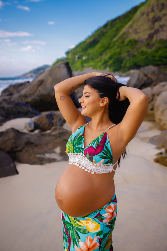 book fotográfico externo gestante em praia-rj