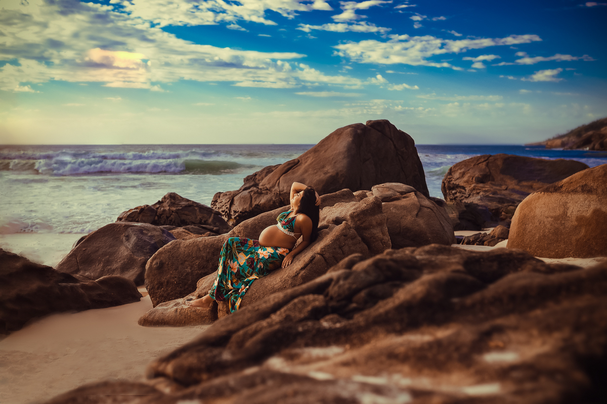 ensaio fotográfico gestante-praia-pedras-rj-prainha