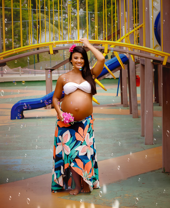 ensaio externo fotográfico de gestantes-bolinhas de sabão-natureza-rj