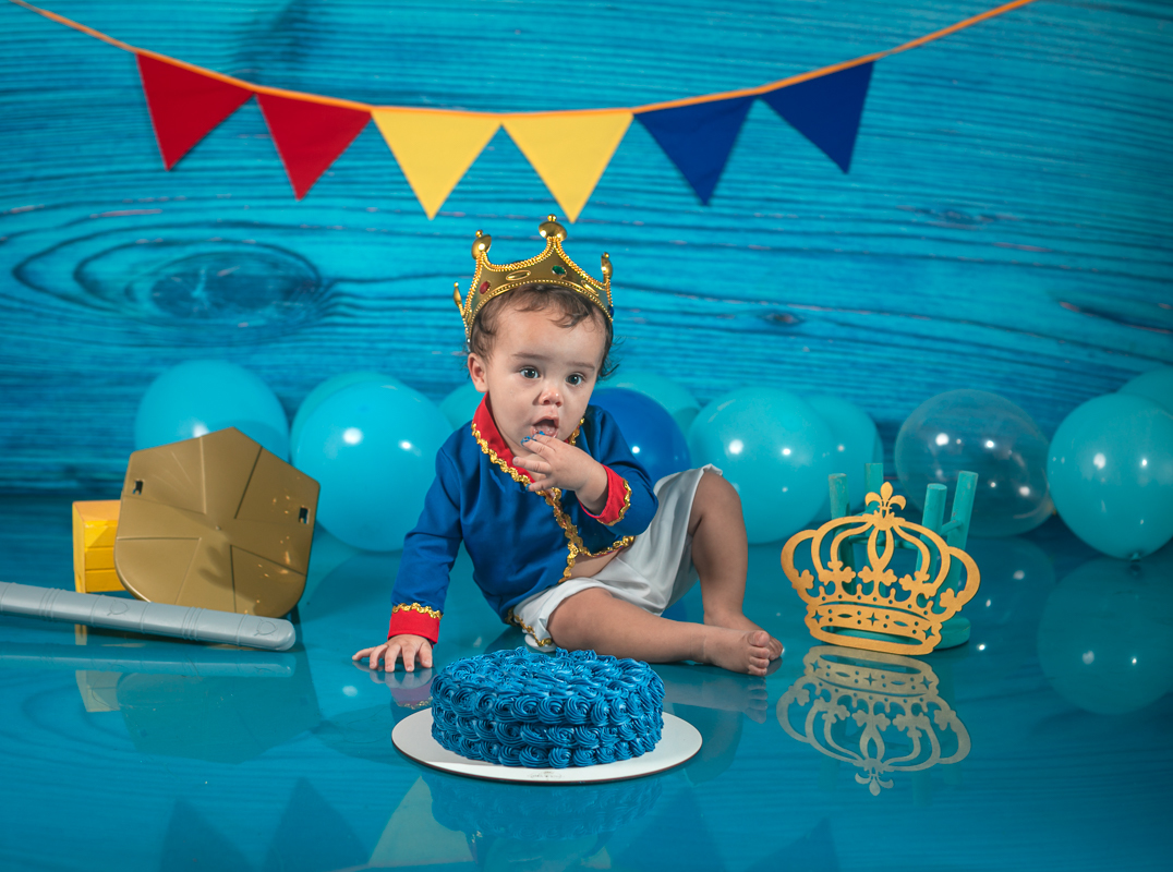 Rei Arthur fazendo 1 ano-ensaio de temático / fotografia em estúdio