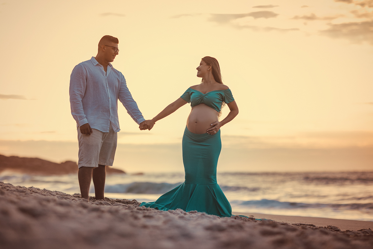 ensaio gestante ao por do sol-praia-rj