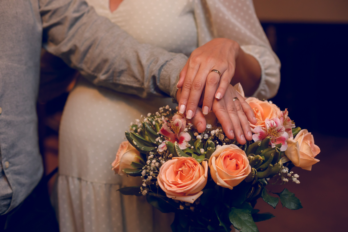 noivas de mães dadas com as alianças/MOCELLIN - ILHA DO GOVERNADOR/INTIMISTA/