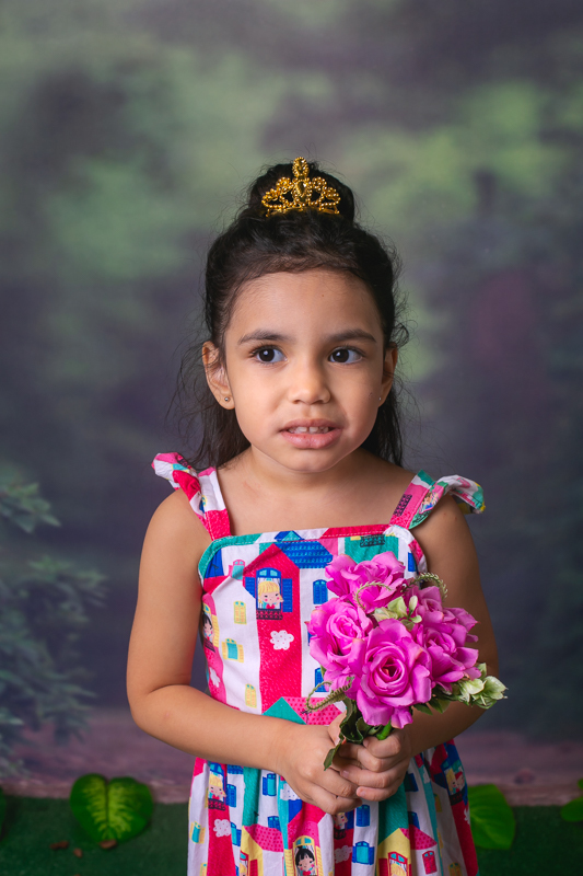 book de criança em estúdio fotográfico