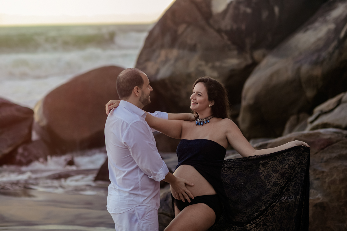 ensaio-ensaio gestante na praia-prainha-rj