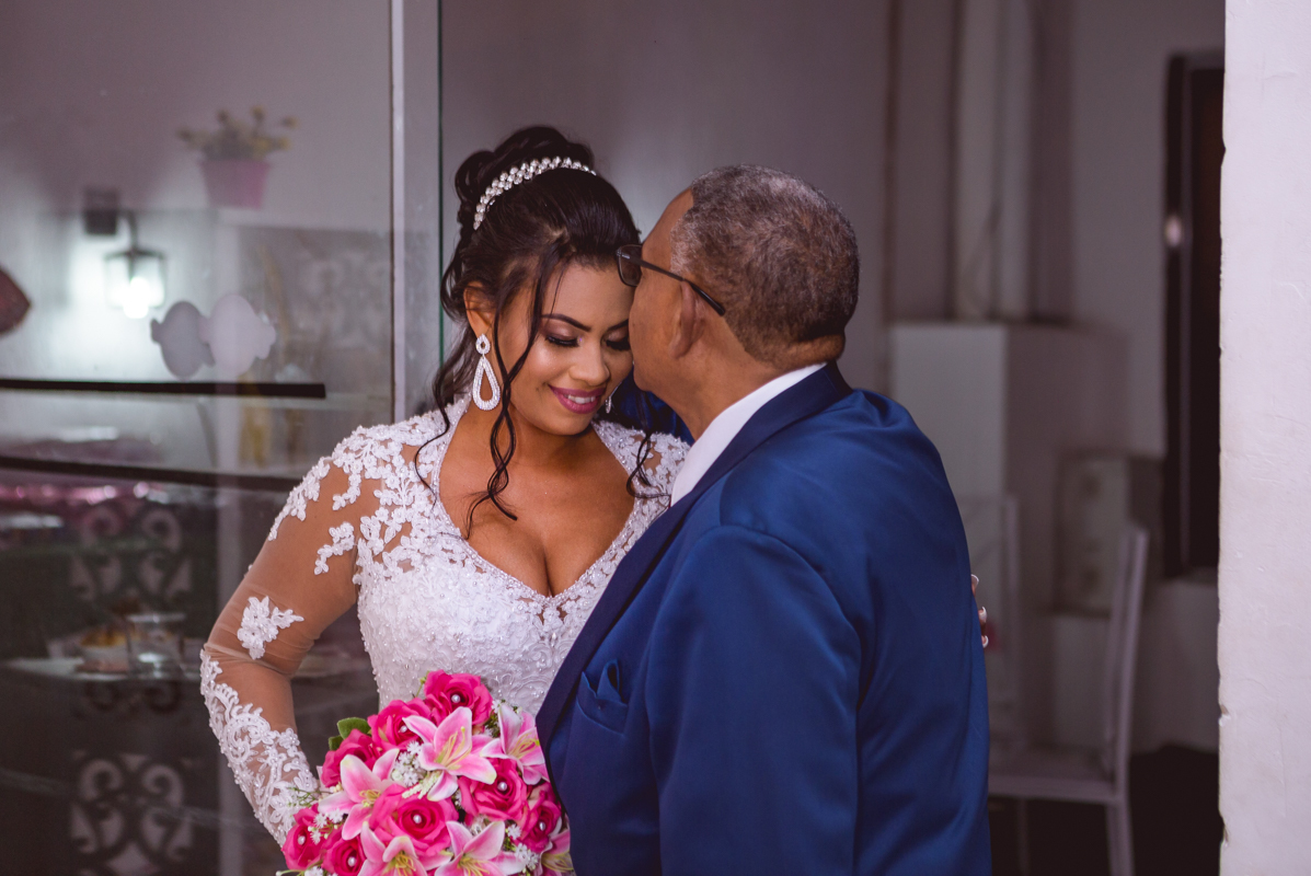 beijo na testa-pai da noiva-cerimônia-casamento-jorge e karina-Mont Sonhos Festas e Eventos 