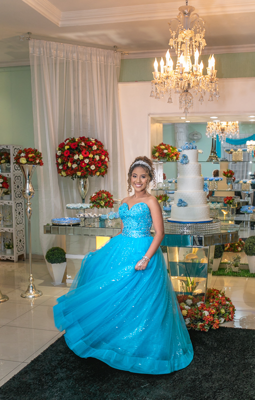 vestido de gala azul-fotografia festa debutantes Gabriela Julião-fotografia profissional-casa de festas paris