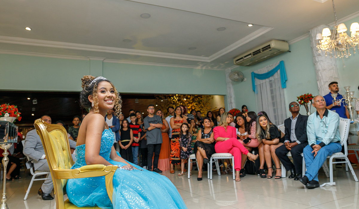 vestido de gala azul-fotografia festa debutantes Gabriela Julião-fotografia -valsa-profissional-casa de festas paris