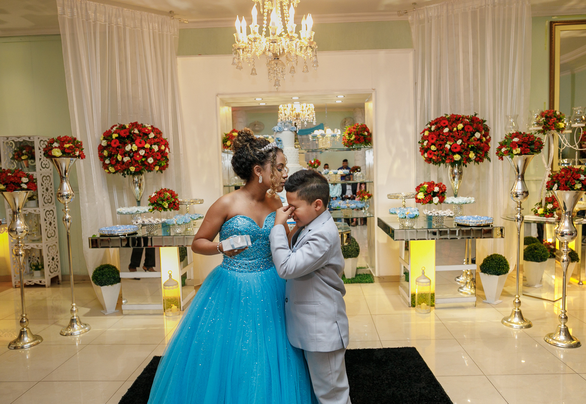 vestido de gala azul-fotografia festa debutantes Gabriela Julião-fotografia profissional-casa de festas paris