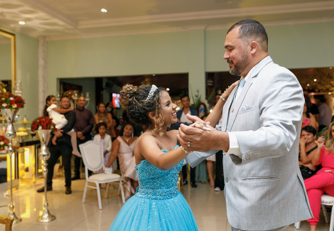 vestido de gala azul-fotografia festa debutantes Gabriela Julião-fotografia -valsa-profissional-casa de festas paris