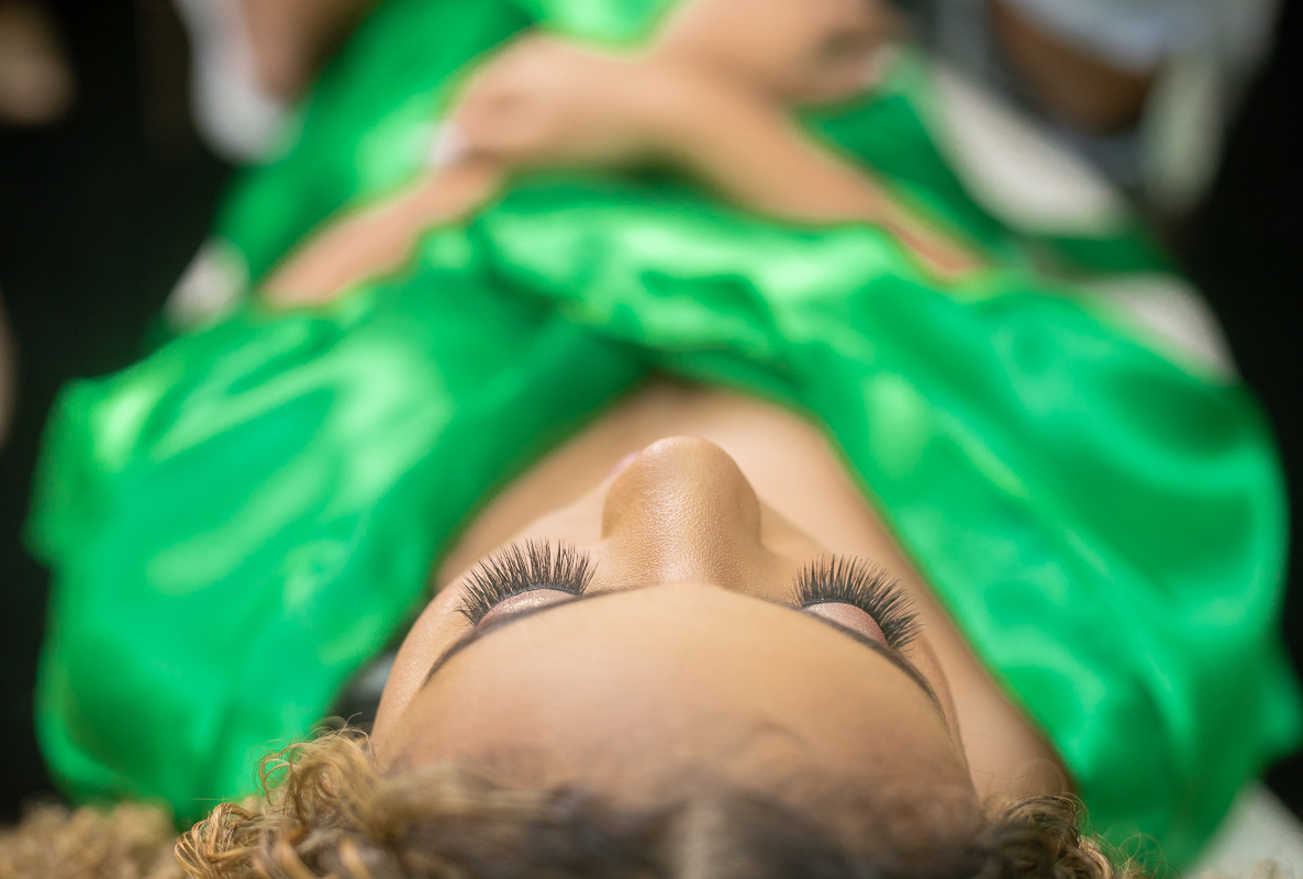 making of  debutante Gabriela Julião em  casa de festa-Paris-padre miguel-rj