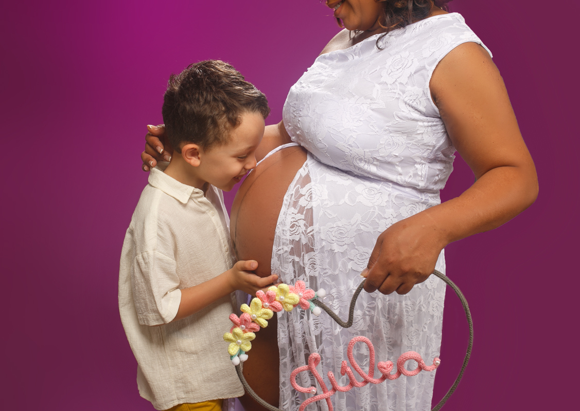 fotografia de gestante-book fotográfico-ensaios em estúdio de família-realnego-rj
