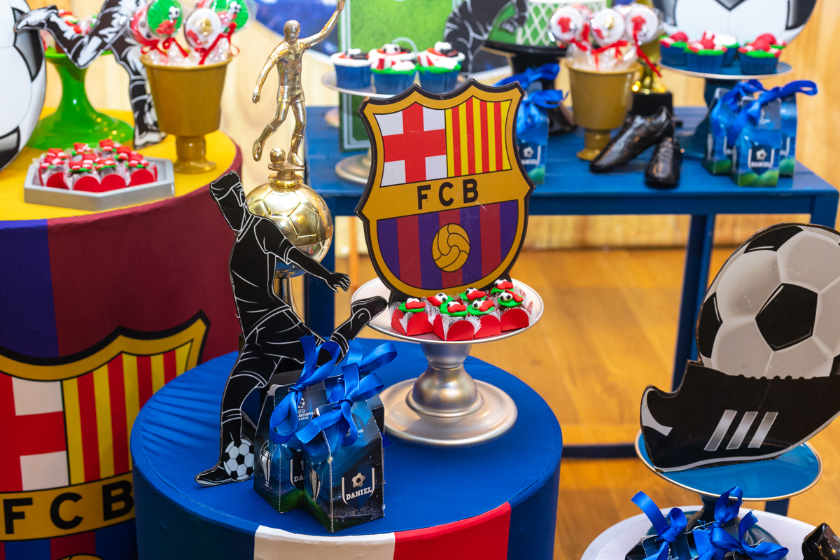 aniversário dos irmãos Daniel e Júlia circo rosa e futebol em casa de festas brincadeira é coisa séria -freguesia-rj