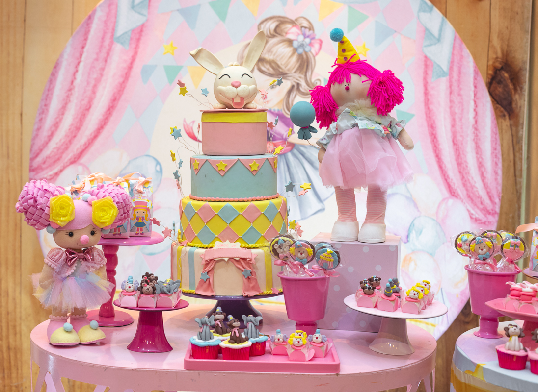 Tema circo rosa para aniversário animado da Júlia de 3 anos- em casa de festas  brincadeira é coisa série -freguesia-zona norte -rj