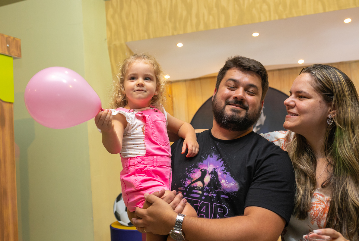 hora do parabéns-casa de festas brincadeira é coisa séria-niver da Júlia 3 anos 