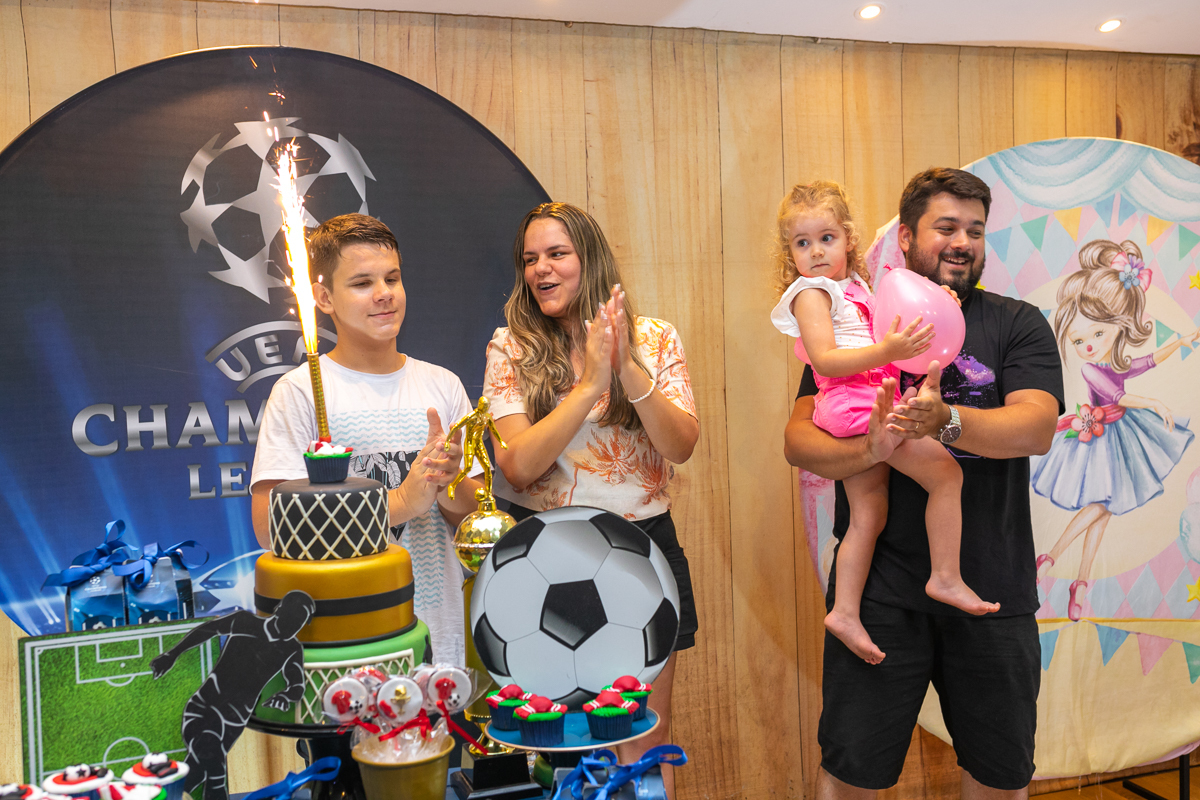 casa de festas-brincadeira é coisa séria-festa infantil para  2 irmãos