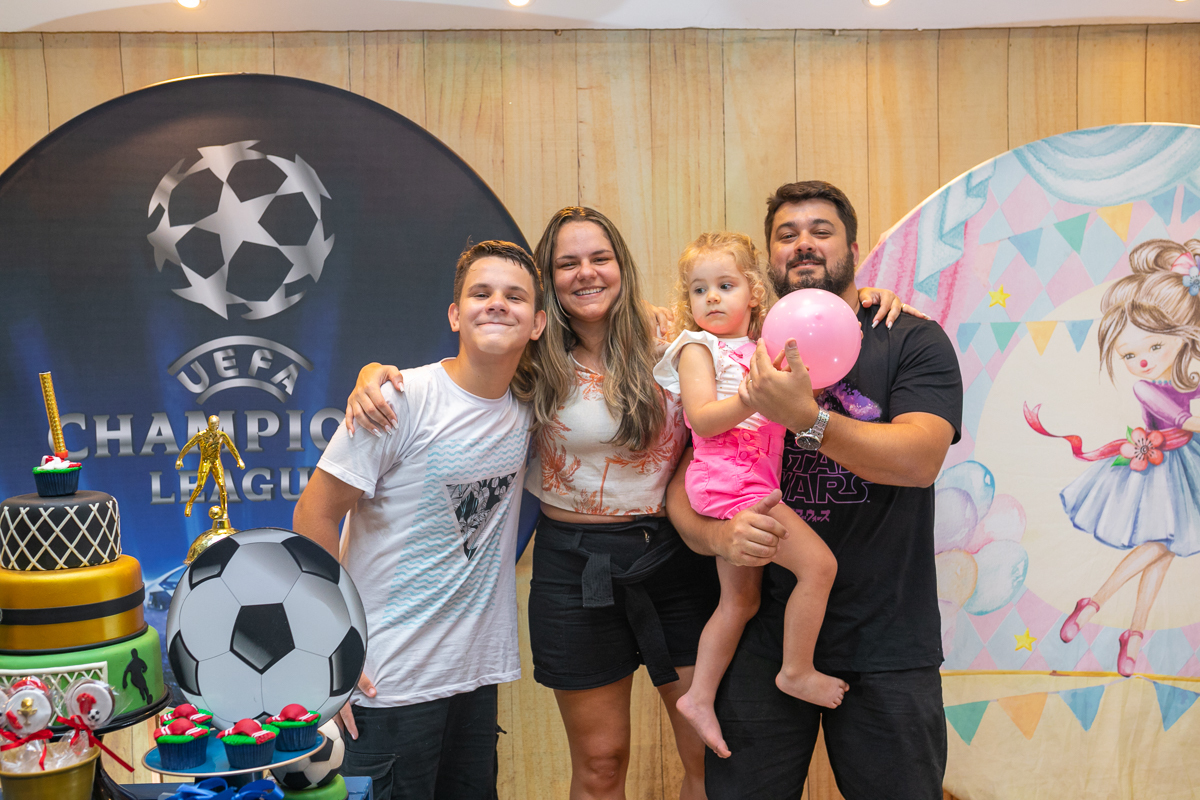 festa com dois temas juntos-casa de festa brincadeira é coisa séria-freguisia