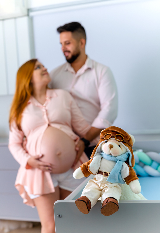 ensaio de gestante fotográfico em casa-intimista-quarto do bebê-recreio dos bandeirantes